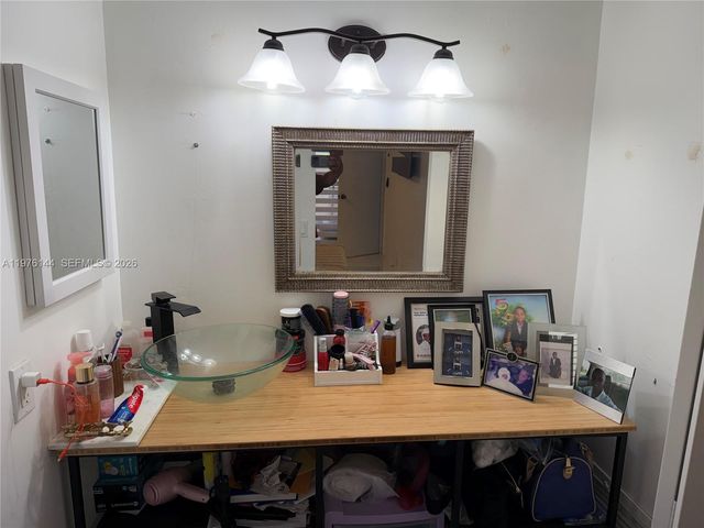 20170 NE 3rd Ct 6, Miami, FL 33179