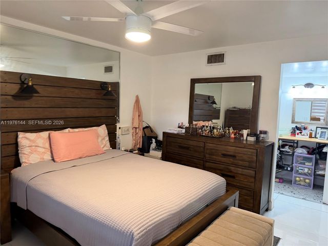 20170 NE 3rd Ct 6, Miami, FL 33179