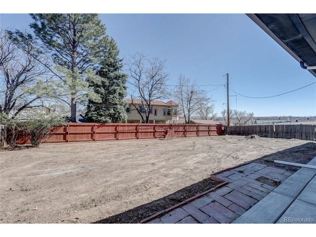 9418 Lou Dr, Thornton, CO 80260