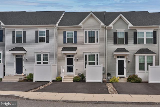 82 HUNTERS DR, Gilbertsville, PA 19525