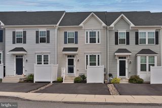 82 HUNTERS DR, Gilbertsville, PA 19525
