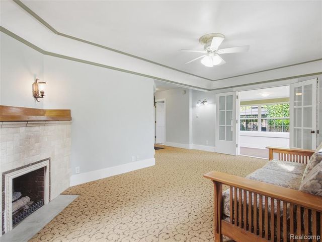 5815 Chicago Road, Warren, MI 48092
