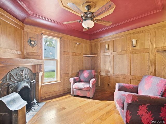 5815 Chicago Road, Warren, MI 48092