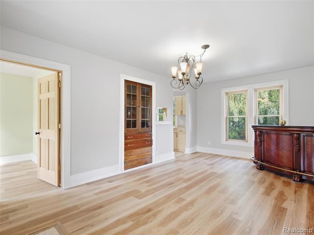 5815 Chicago Road, Warren, MI 48092