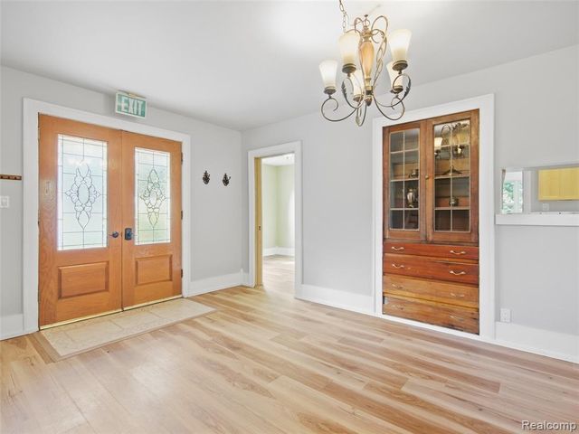 5815 Chicago Road, Warren, MI 48092