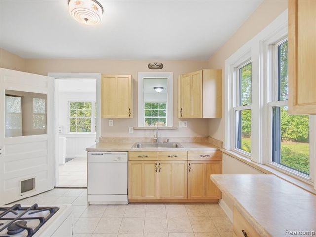 5815 Chicago Road, Warren, MI 48092