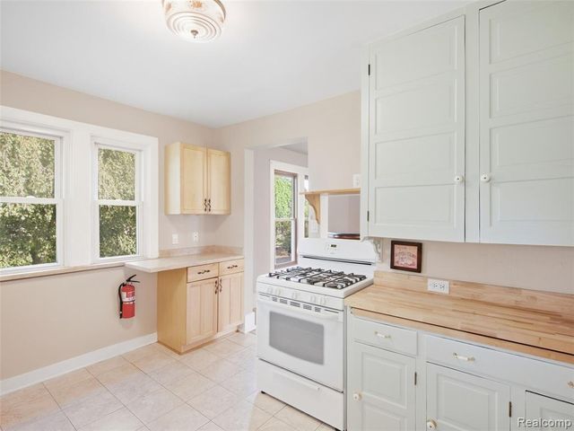 5815 Chicago Road, Warren, MI 48092