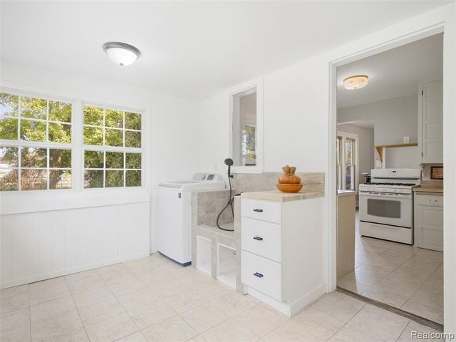 5815 Chicago Road, Warren, MI 48092