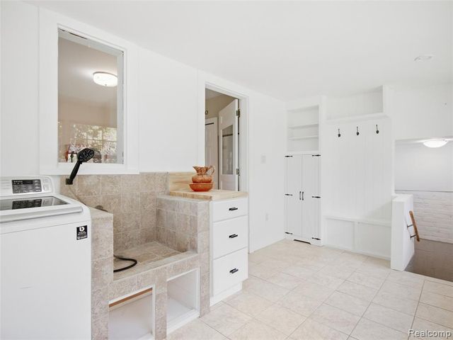 5815 Chicago Road, Warren, MI 48092