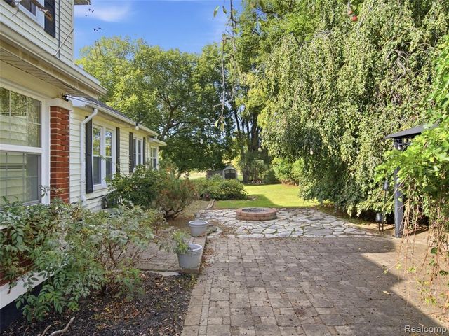 5815 Chicago Road, Warren, MI 48092