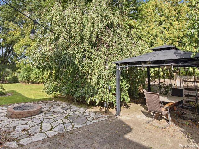 5815 Chicago Road, Warren, MI 48092
