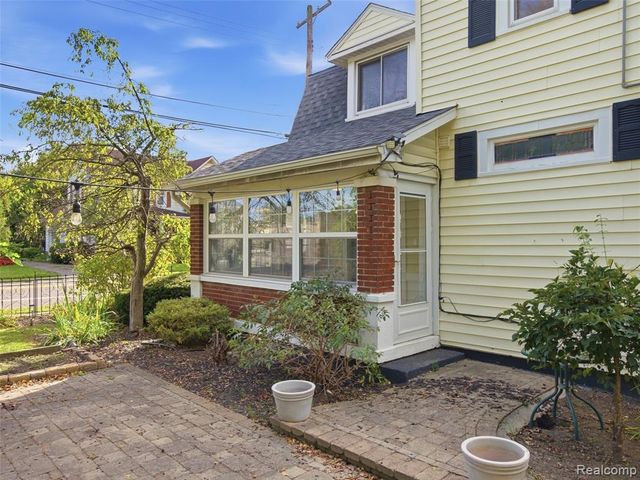 5815 Chicago Road, Warren, MI 48092