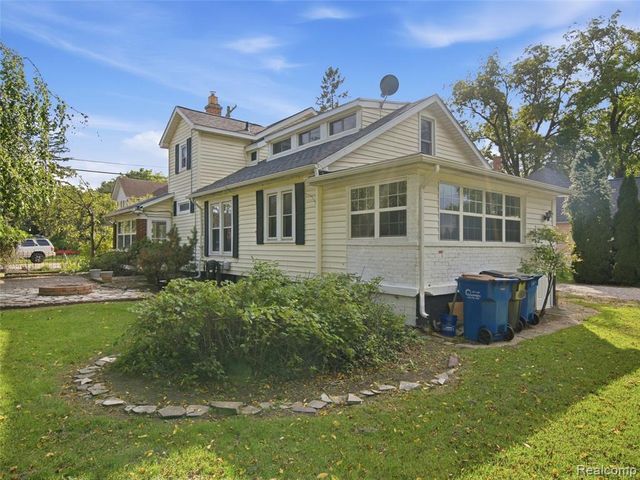 5815 Chicago Road, Warren, MI 48092