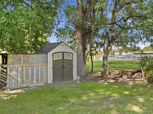 5815 Chicago Road, Warren, MI 48092
