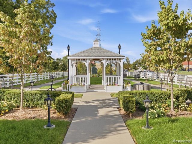 5815 Chicago Road, Warren, MI 48092