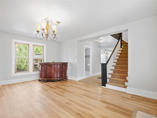 5815 Chicago Road, Warren, MI 48092