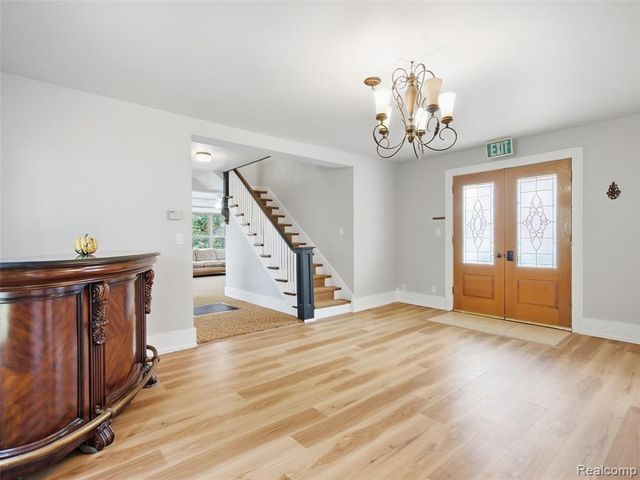 5815 Chicago Road, Warren, MI 48092
