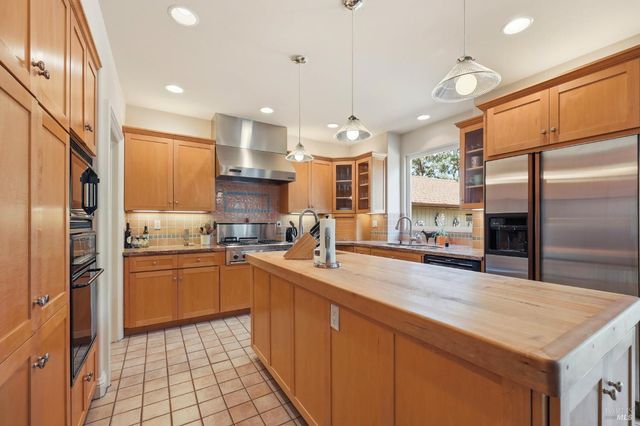 218 Grove St, Windsor, CA 95492