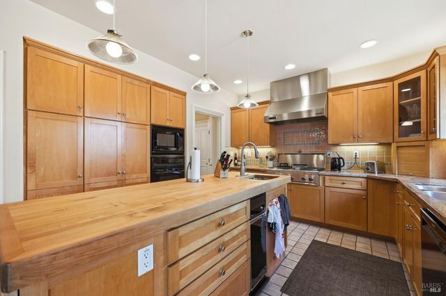 218 Grove St, Windsor, CA 95492