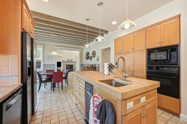 218 Grove St, Windsor, CA 95492