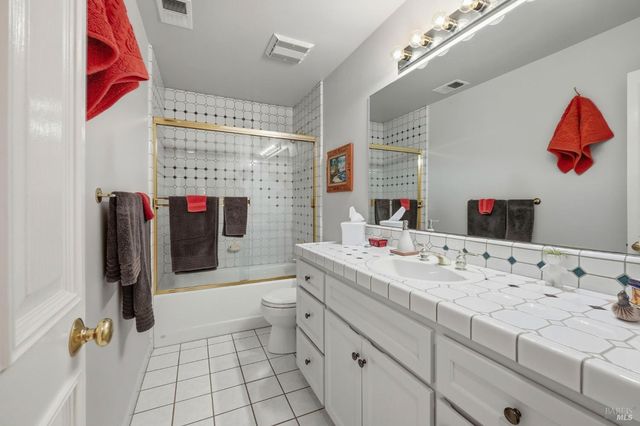 218 Grove St, Windsor, CA 95492