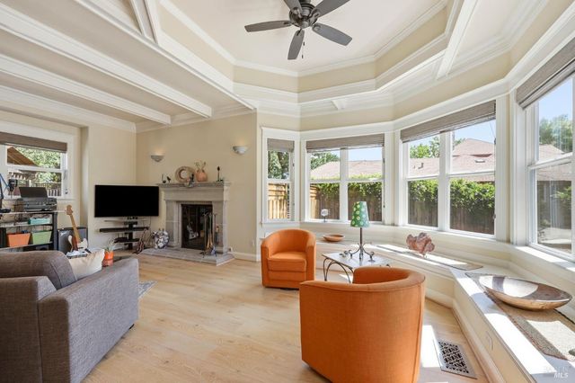 218 Grove St, Windsor, CA 95492