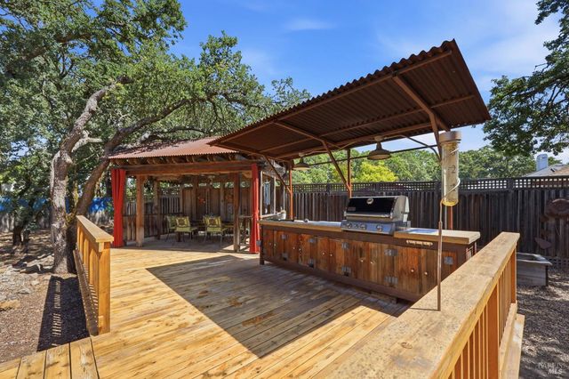 218 Grove St, Windsor, CA 95492