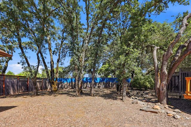 218 Grove St, Windsor, CA 95492