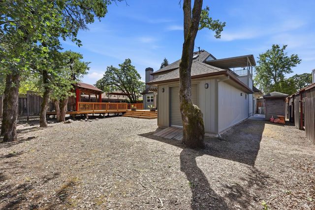 218 Grove St, Windsor, CA 95492