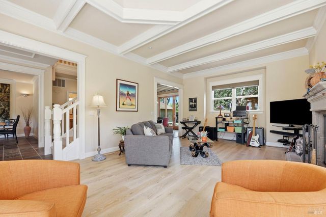 218 Grove St, Windsor, CA 95492