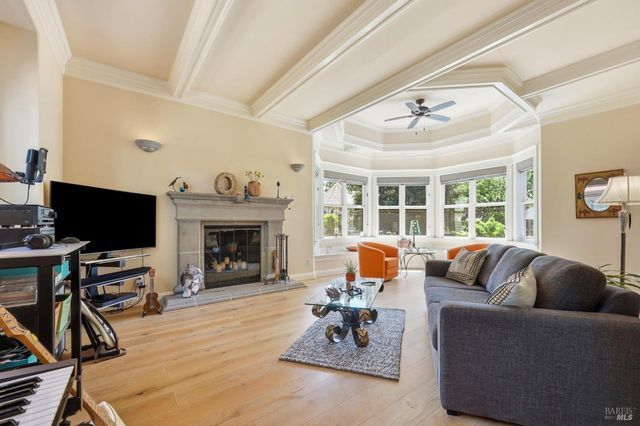 218 Grove St, Windsor, CA 95492