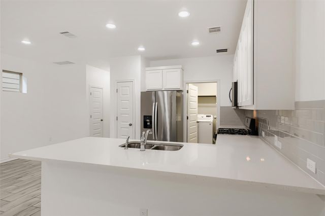 1728 Artesian Springs XING, Leander, TX 78641