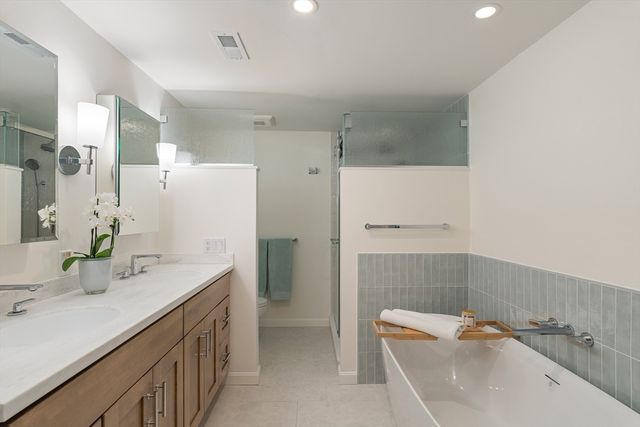 44 Floret Cir 44, Hingham, MA 02043