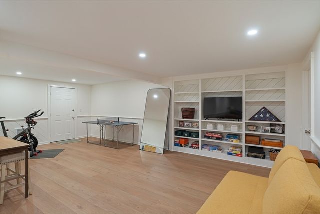44 Floret Cir 44, Hingham, MA 02043