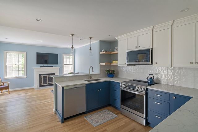 44 Floret Cir 44, Hingham, MA 02043