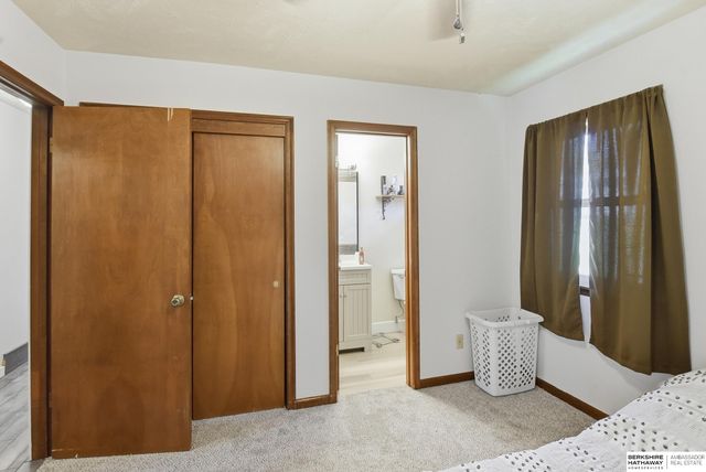 8902 Valley View Drive, La Vista, NE 68128