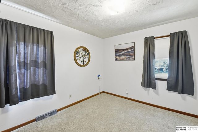 8902 Valley View Drive, La Vista, NE 68128