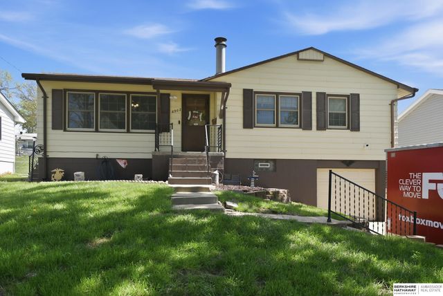 8902 Valley View Drive, La Vista, NE 68128