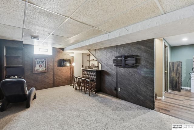 8902 Valley View Drive, La Vista, NE 68128
