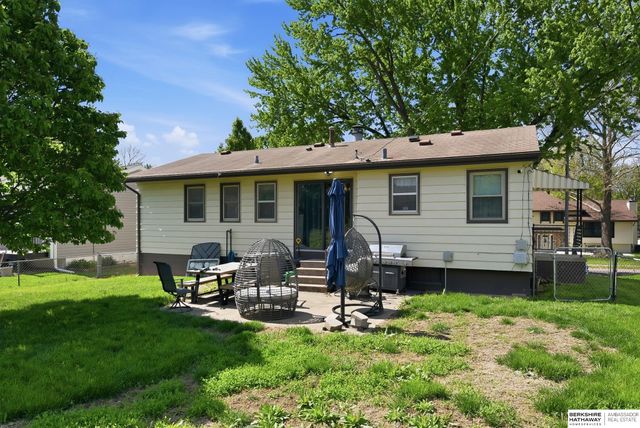 8902 Valley View Drive, La Vista, NE 68128
