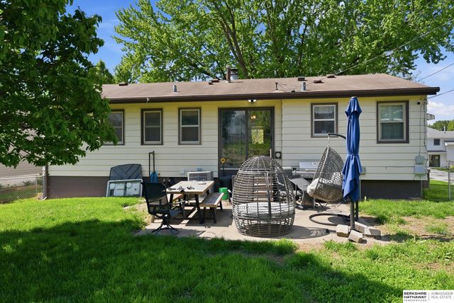 8902 Valley View Drive, La Vista, NE 68128