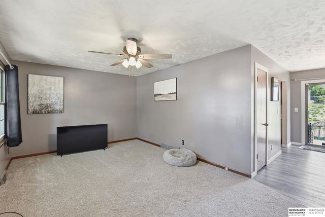 8902 Valley View Drive, La Vista, NE 68128