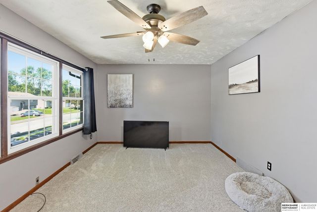 8902 Valley View Drive, La Vista, NE 68128