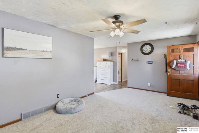8902 Valley View Drive, La Vista, NE 68128