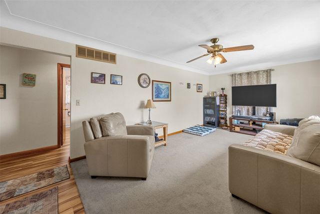 205 26th Avenue SW, Cedar Rapids, IA 52404