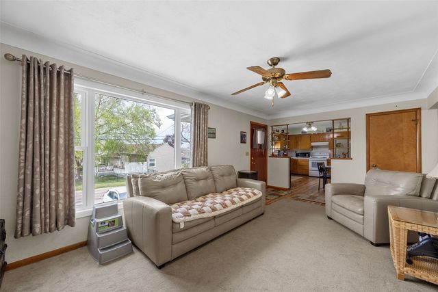 205 26th Avenue SW, Cedar Rapids, IA 52404