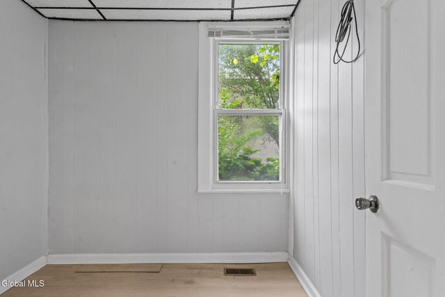 372 9th st Street, Troy, NY 12180