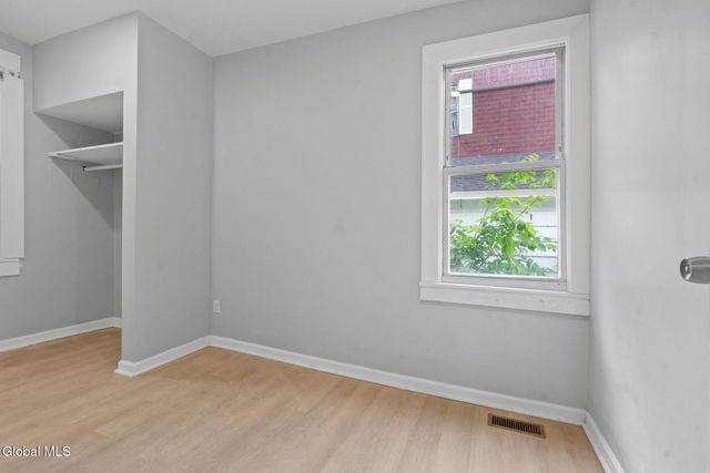 372 9th st Street, Troy, NY 12180