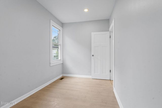 372 9th st Street, Troy, NY 12180