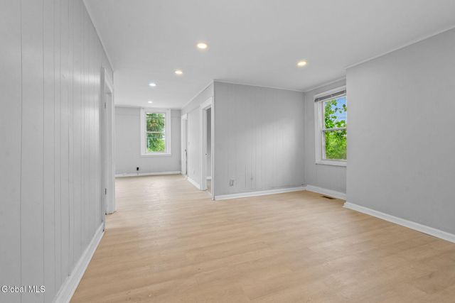 372 9th st Street, Troy, NY 12180